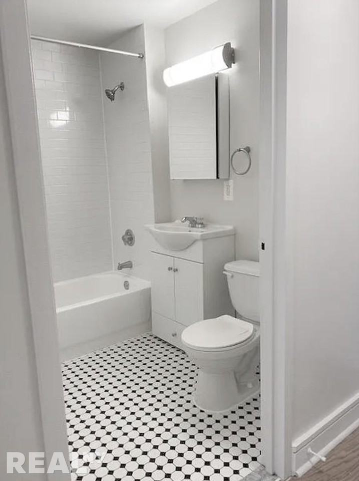 W 96th St #902 - Photo 4 of 7