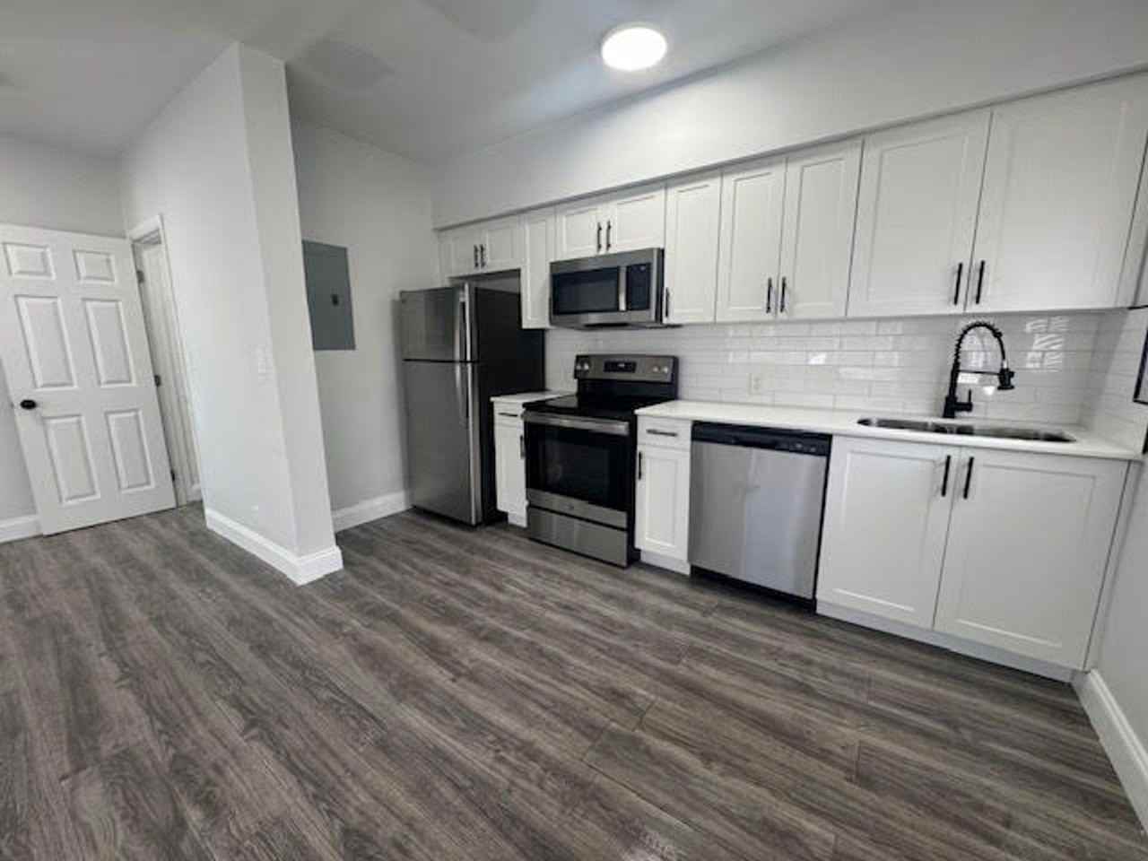 6877 Abbott Ave Miami Beach, FL 33141 - Photo 5 of 7