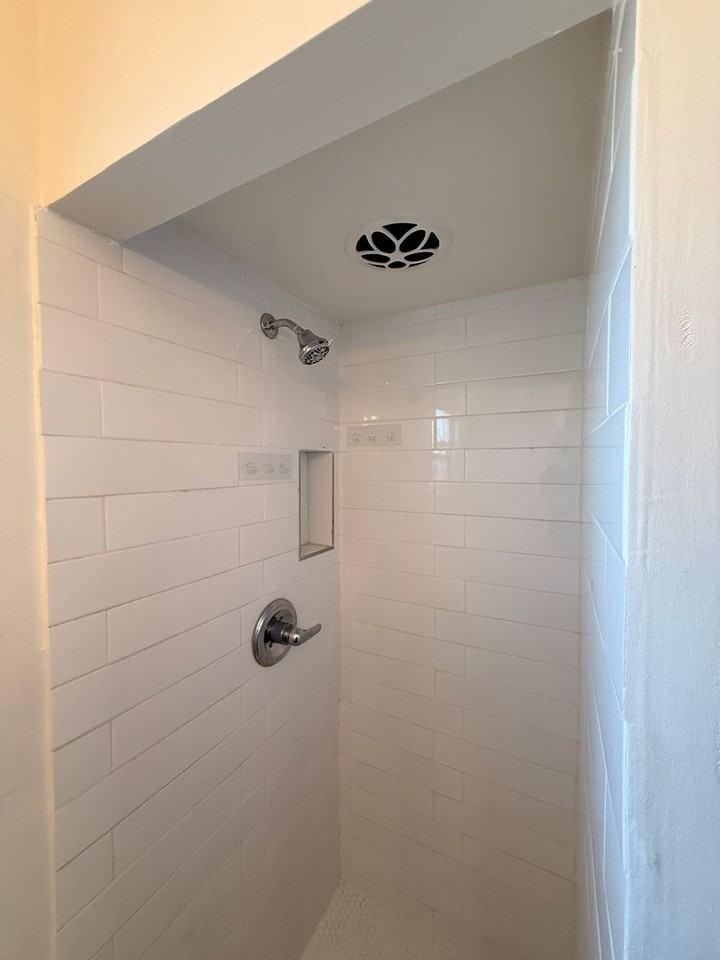 1023 Osage Ave - Photo 4 of 7