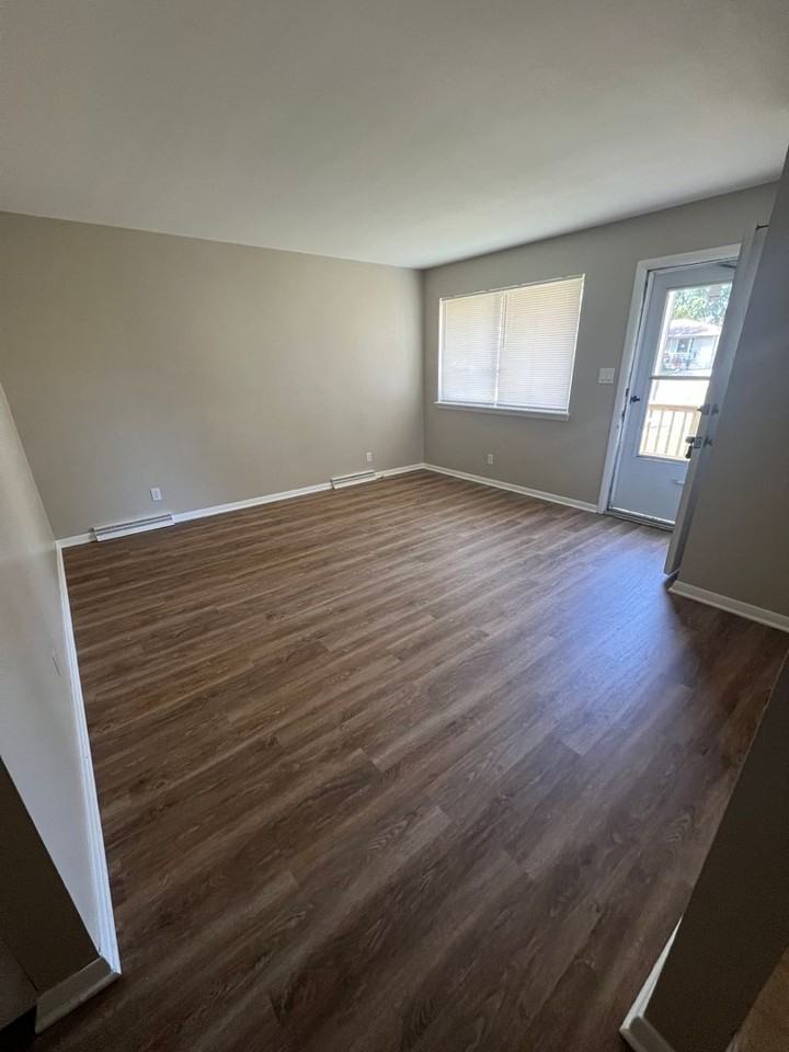 587 Hyatt Avenue - Photo 2 of 17