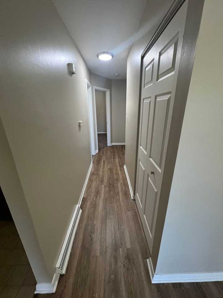 587 Hyatt Avenue - Photo 3 of 17
