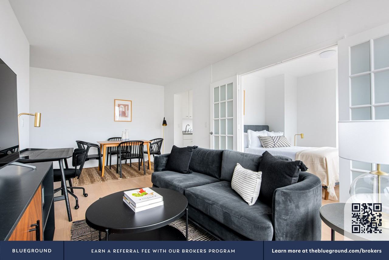 400 Chambers Street - Photo 5 of 39