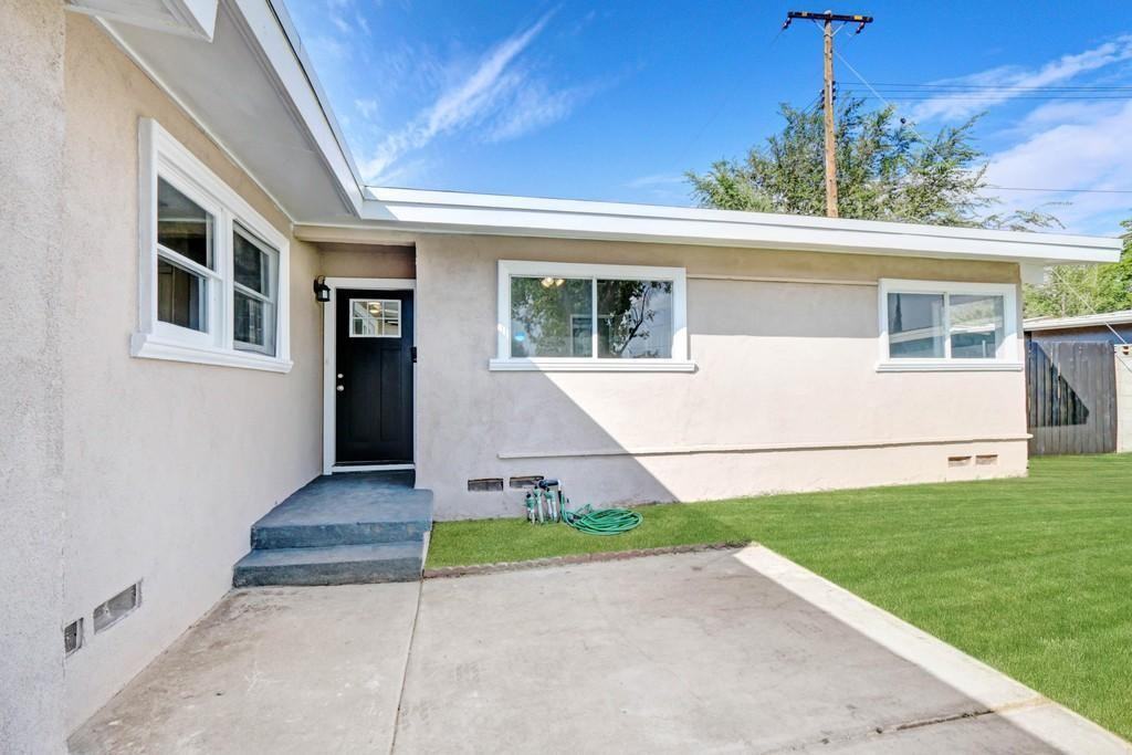 713 W Avenue H10 - Photo 2 of 15