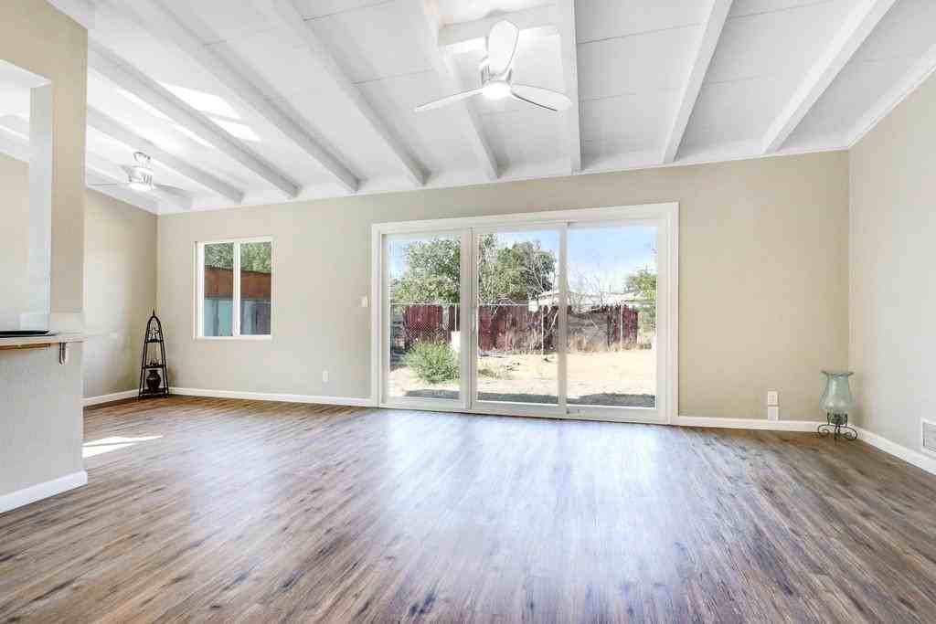 713 W Avenue H10 - Photo 4 of 15