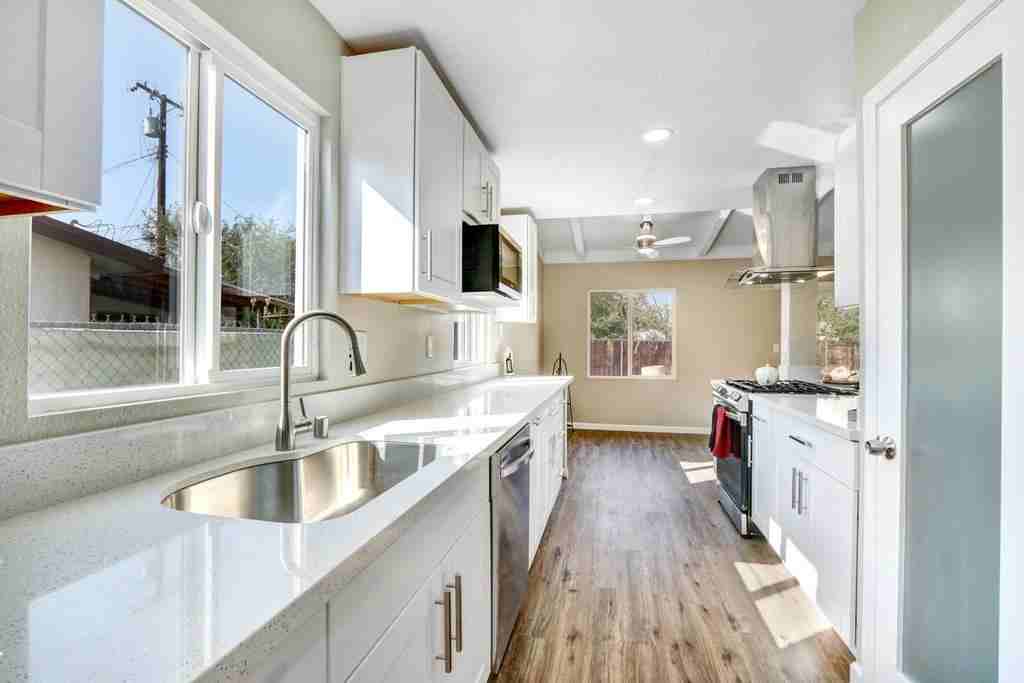 713 W Avenue H10 - Photo 6 of 15