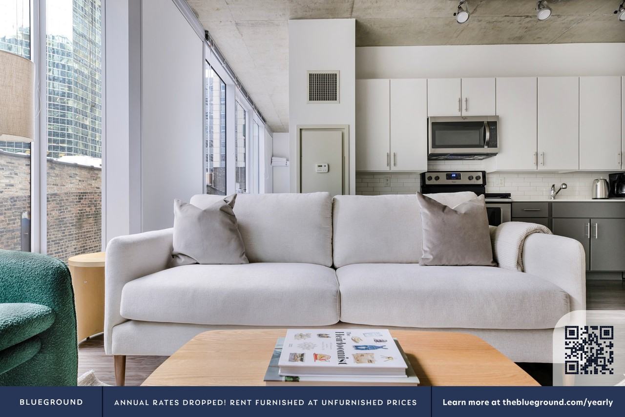 215 West Lake Street - Photo 3 of 47