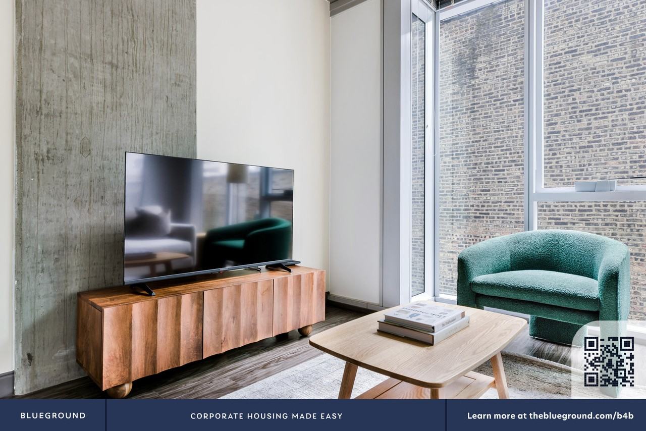 215 West Lake Street - Photo 5 of 47