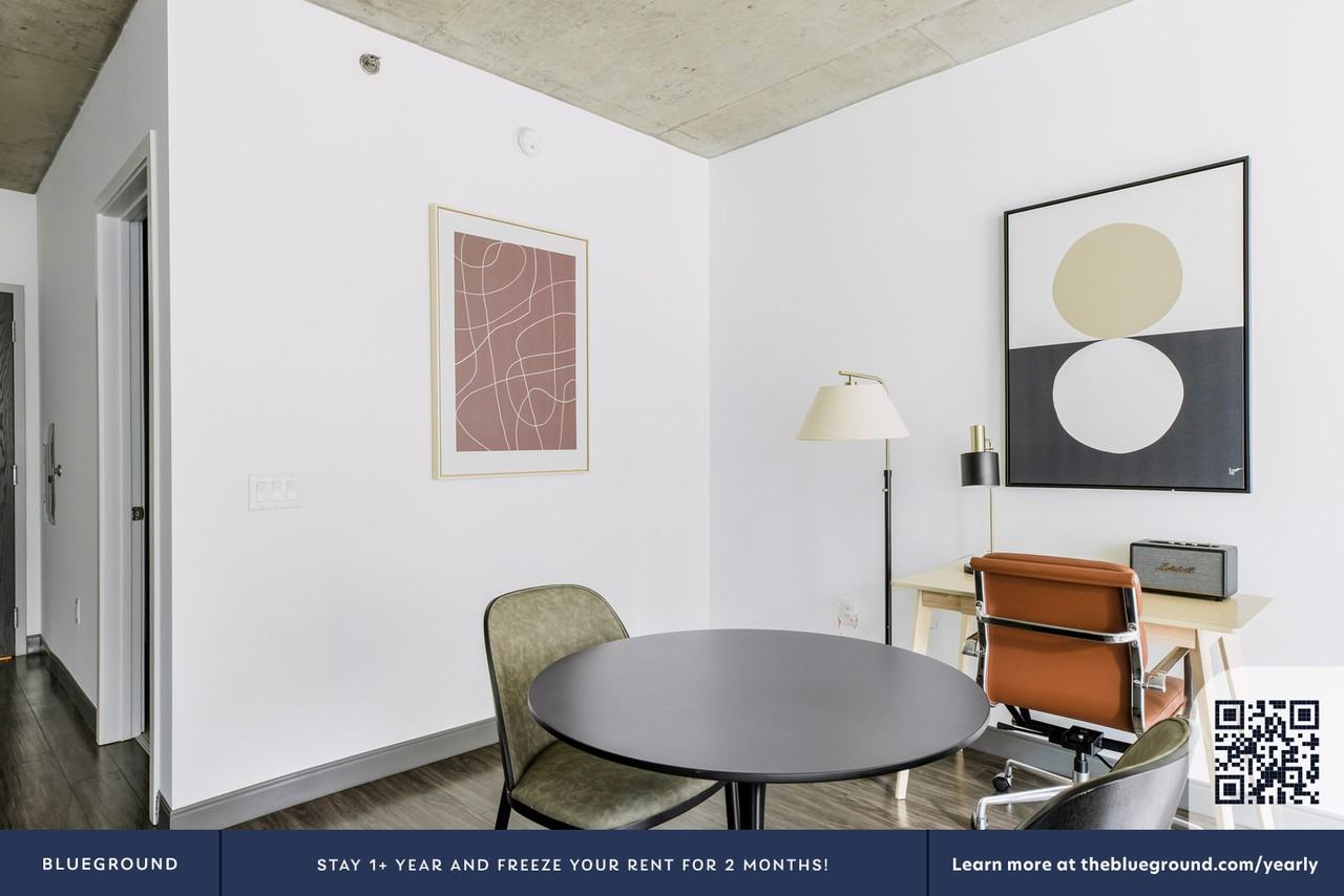 215 West Lake Street - Photo 7 of 47