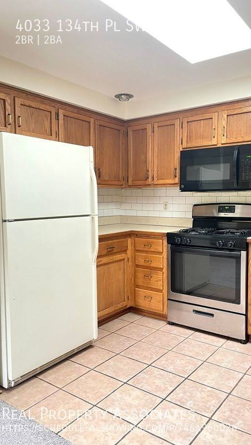 4033 134th Pl Sw #A - Photo 2 of 19