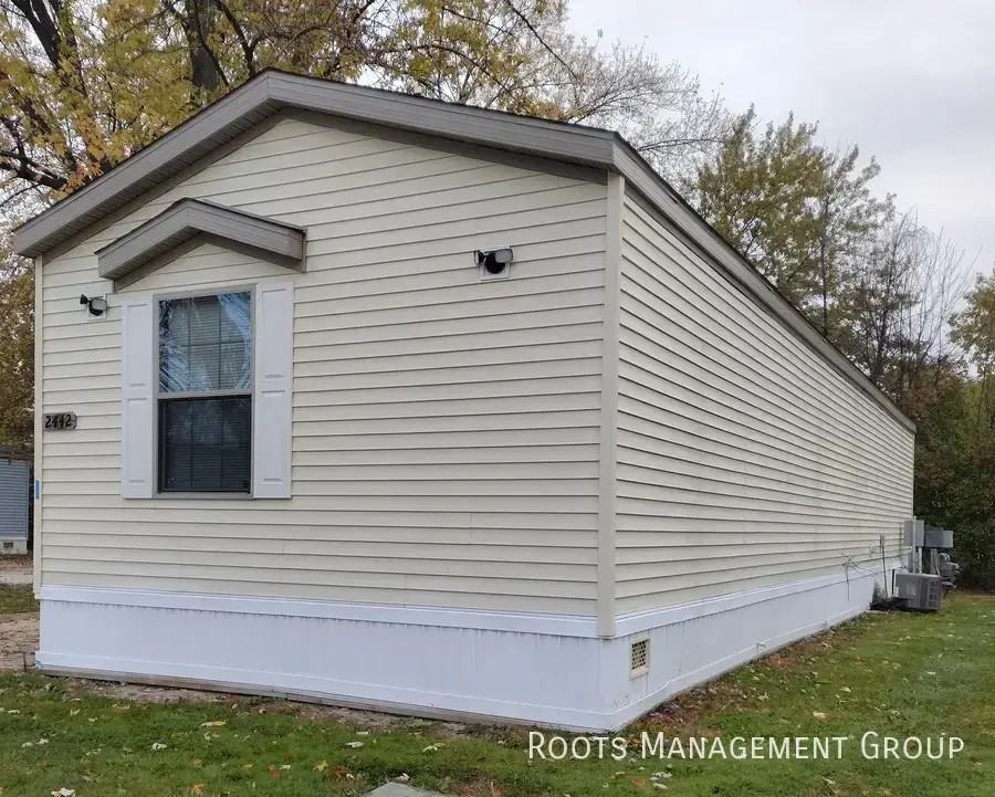 2442 Gena Ann Ln - Photo 2 of 9