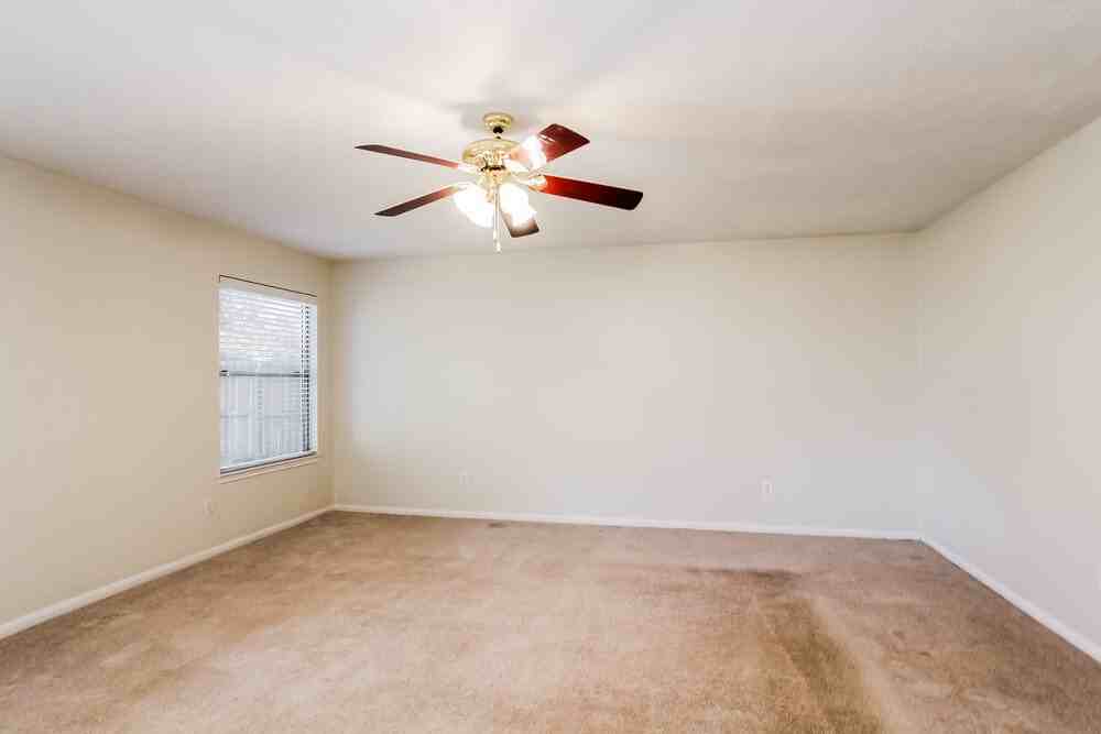 2715 Fox View Cir - Photo 4 of 16