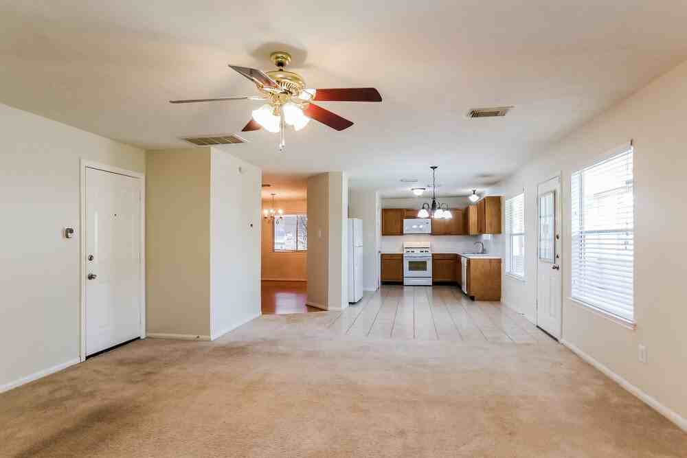 2715 Fox View Cir - Photo 5 of 16