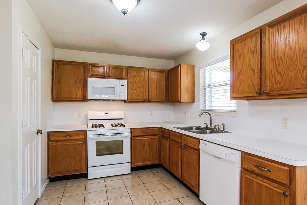 2715 Fox View Cir - Photo 7 of 16