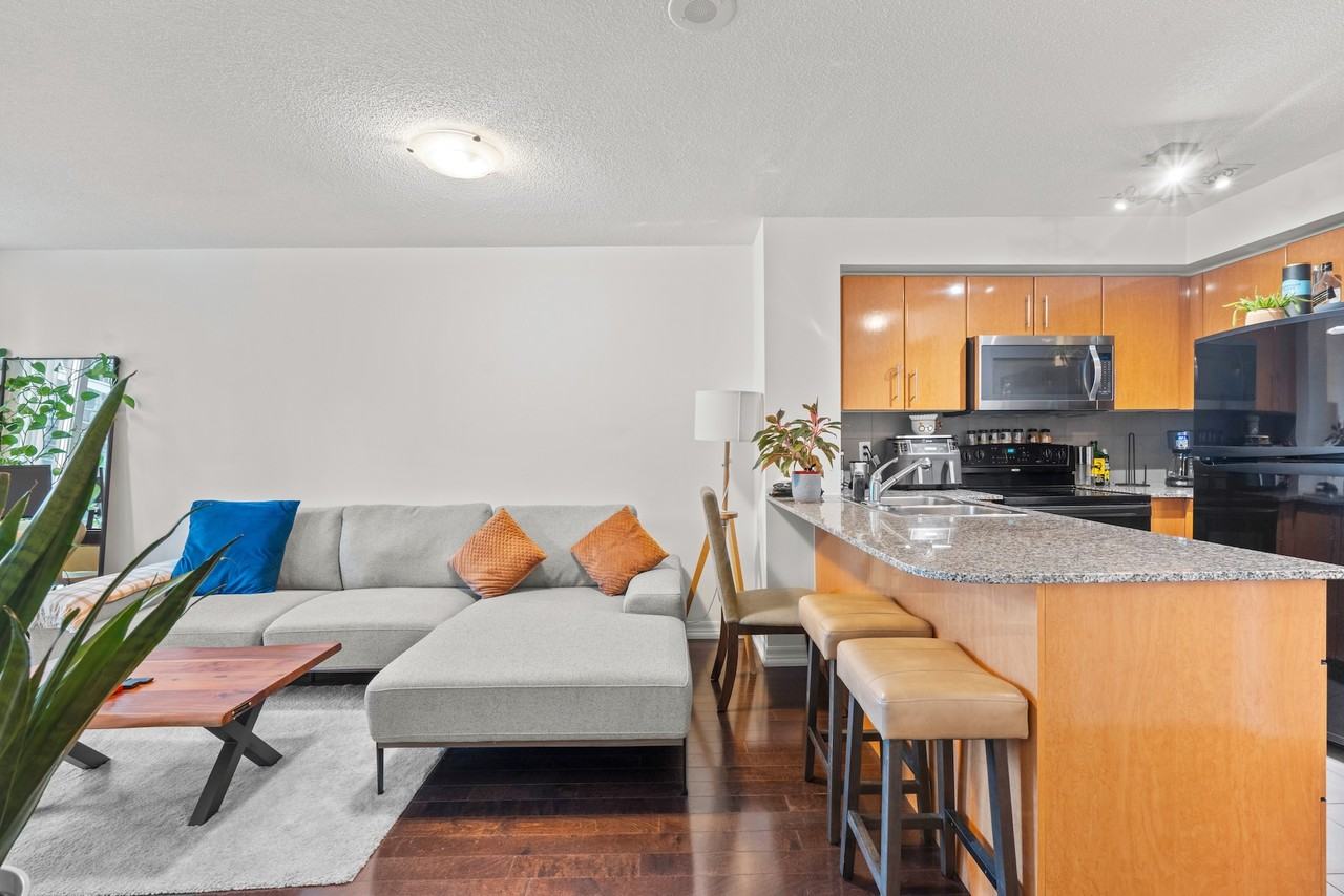 16 Yonge Street - Photo 2 of 7