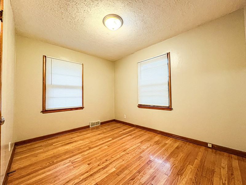 5618 Huntington Avenue - Photo 5 of 19