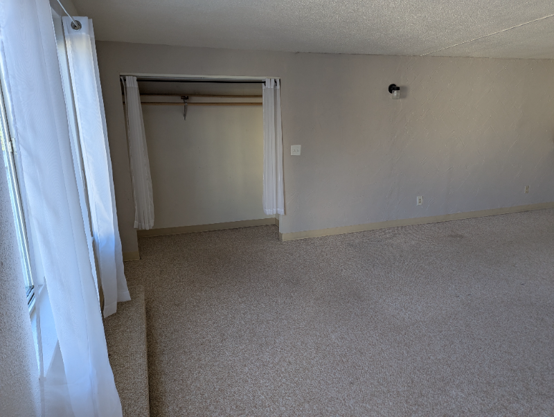 1717 Se Clatsop St #B - Photo 3 of 8