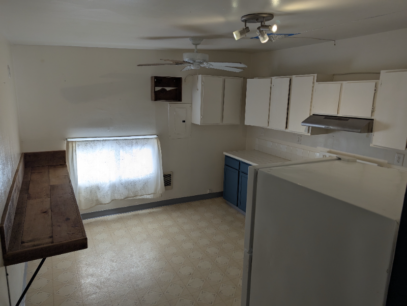 1717 Se Clatsop St #B - Photo 4 of 8