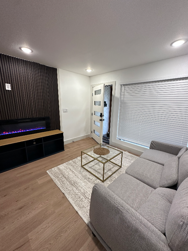 1219 Adelaide Dr - Photo 3 of 4