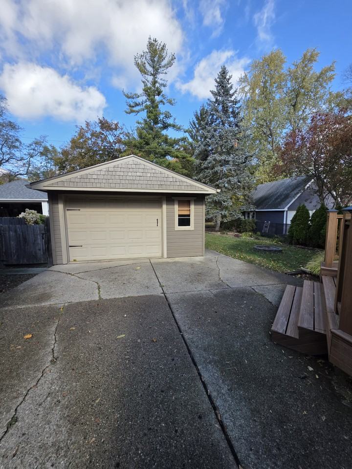 140 Pleasant St - Photo 2 of 17