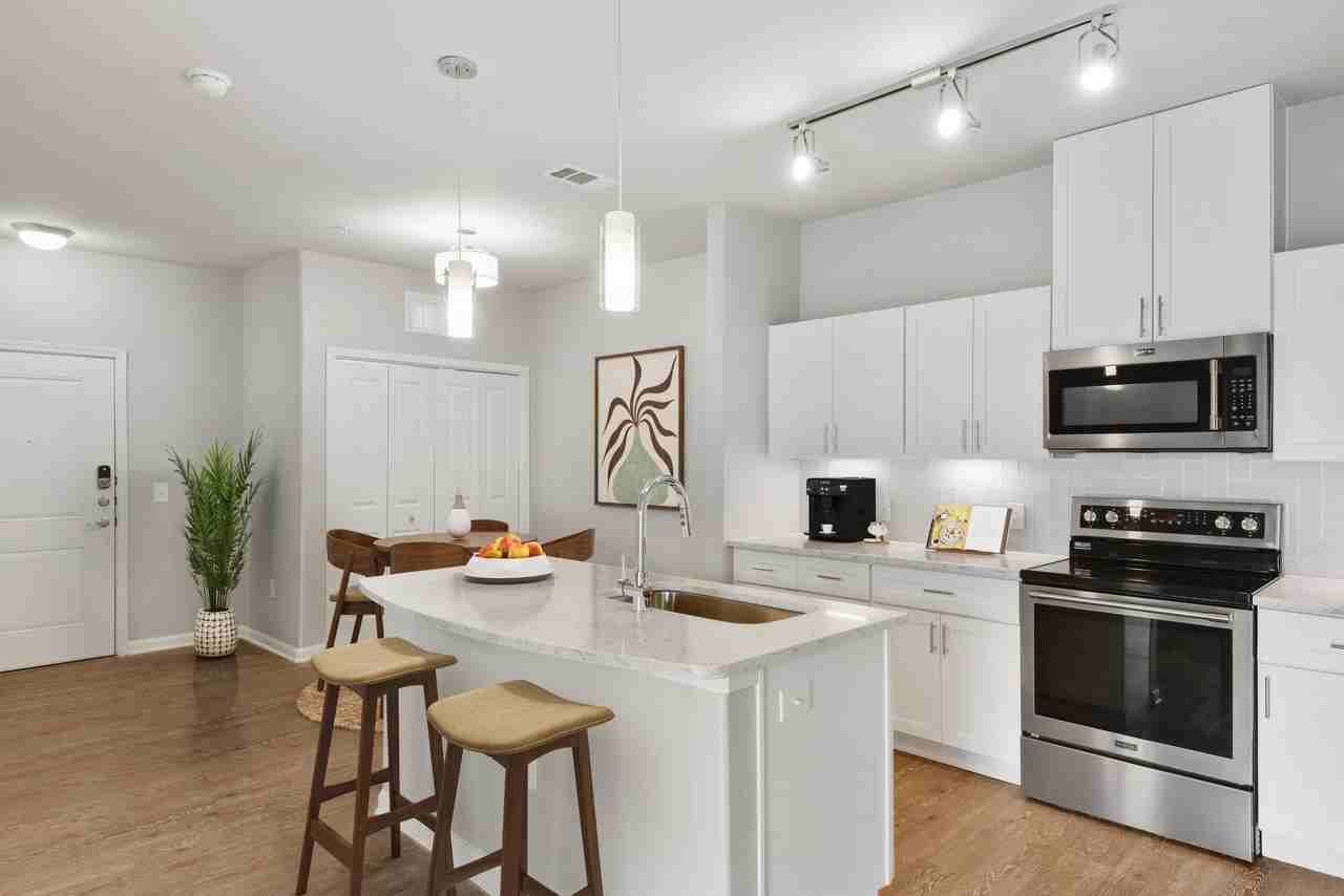 Edgewater - Photo 6 of 37