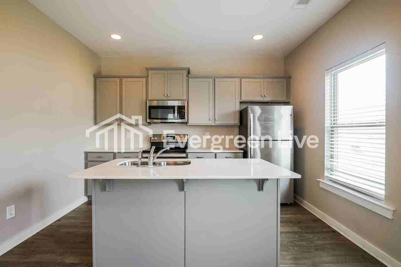 11103 Summerchase Loop - Photo 7 of 15