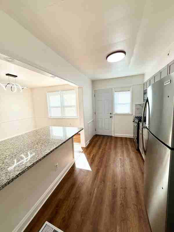 802 Wicklow Rd - Photo 3 of 10