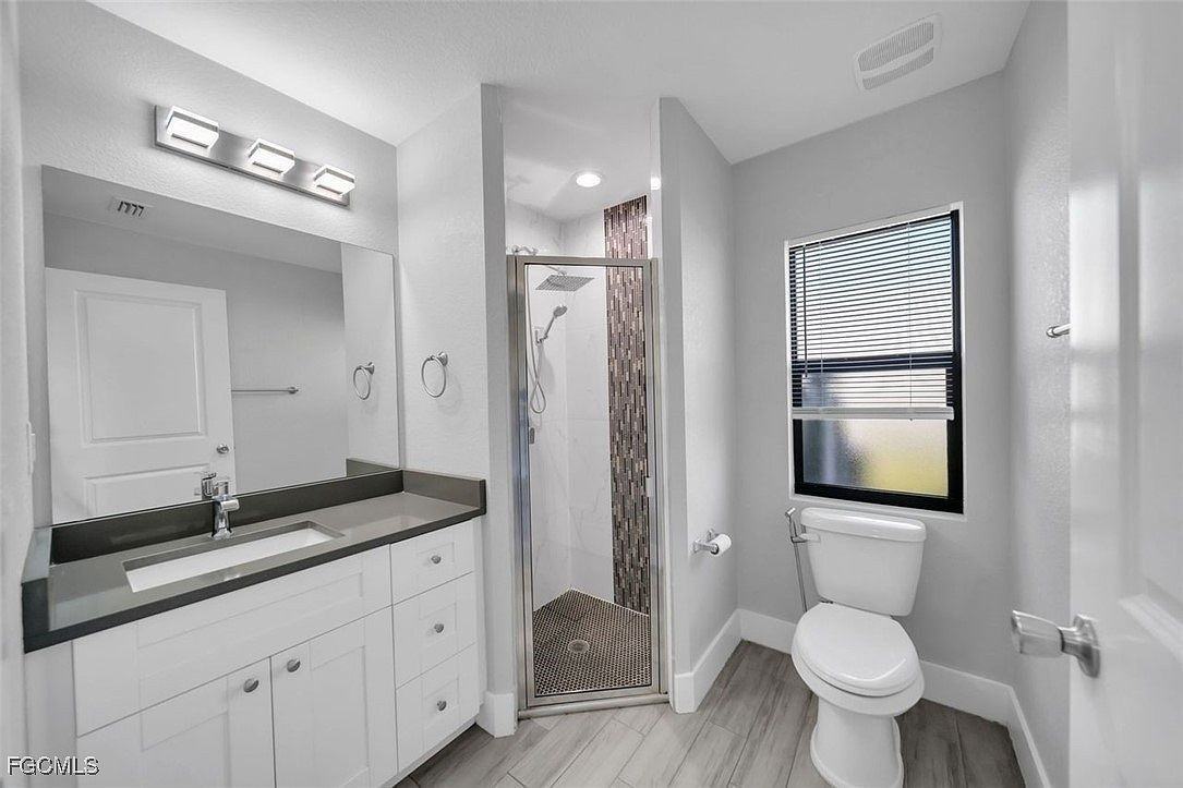 919 Ne 35th Ln - Photo 3 of 4