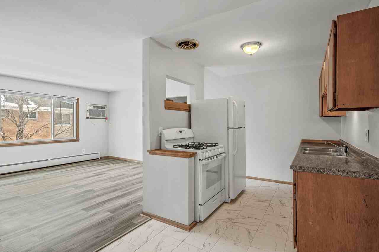 Hanson Court Apartments - Photo 7 of 27