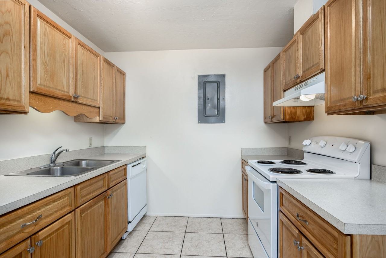 Santa Fe Trace Apartments Ltd. - Photo 4 of 50