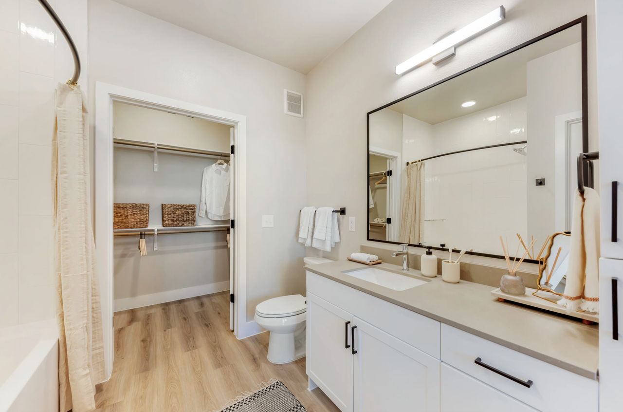 3400 East Howard Lane - Photo 3 of 17