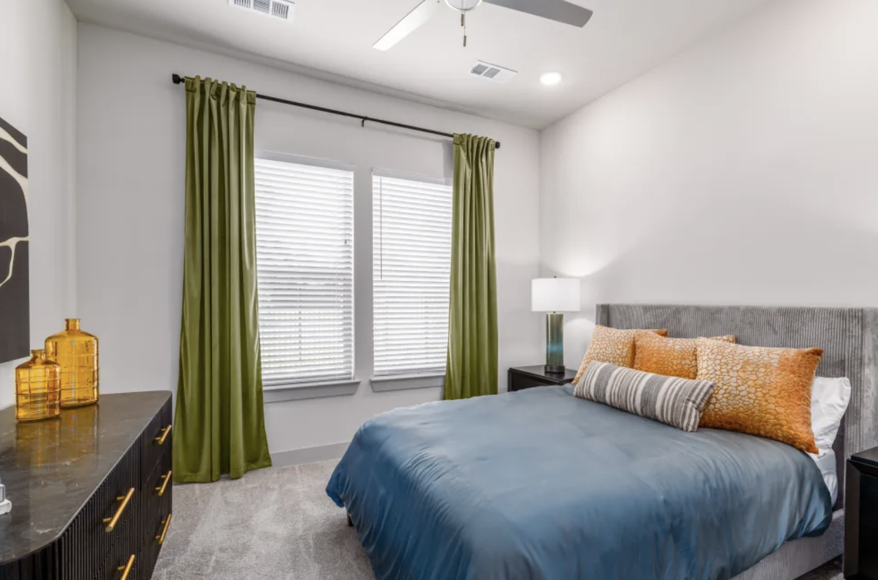 651 University Boulevard - Photo 6 of 10