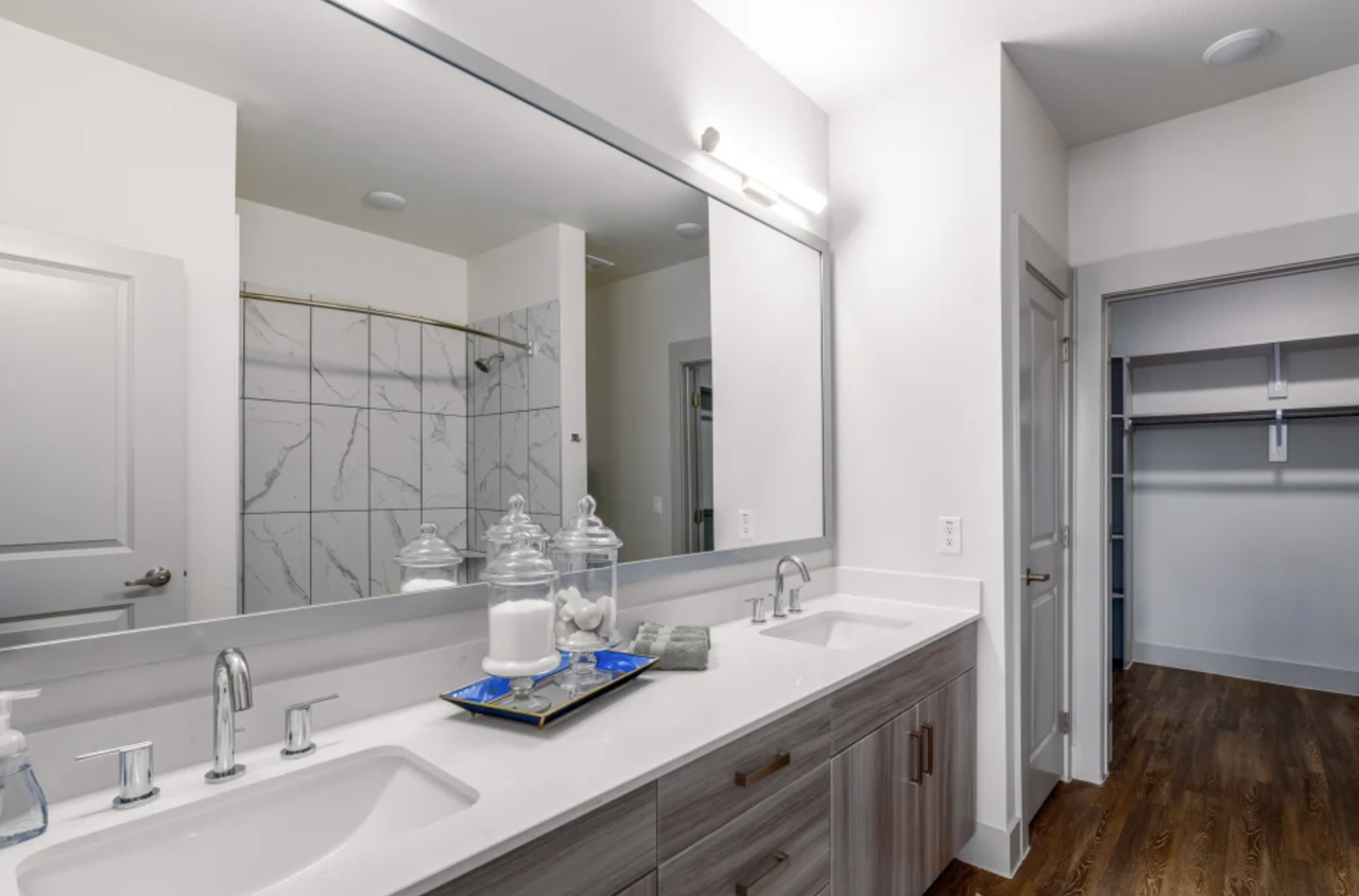 651 University Boulevard - Photo 7 of 10