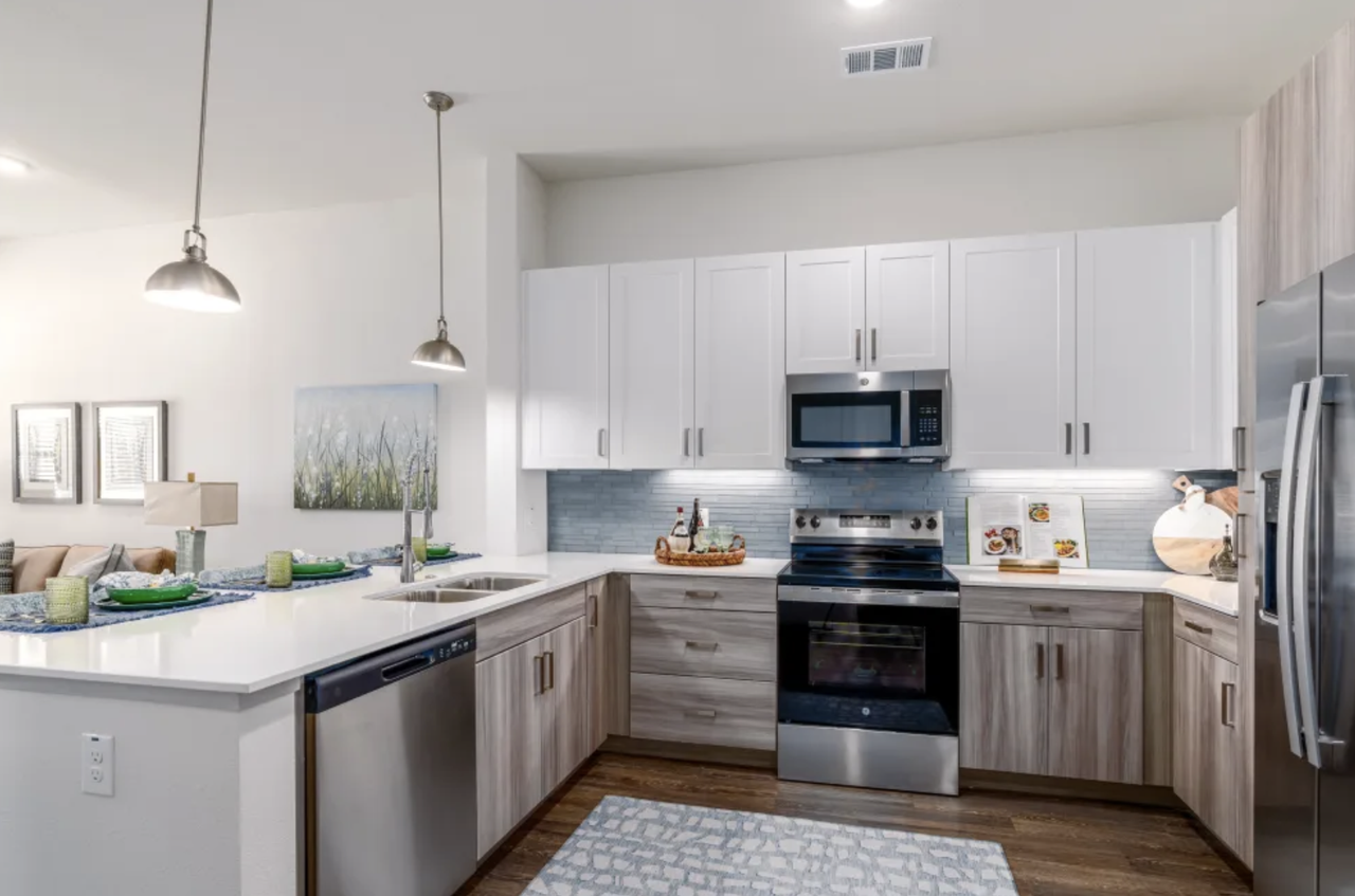 651 University Boulevard - Photo 5 of 10