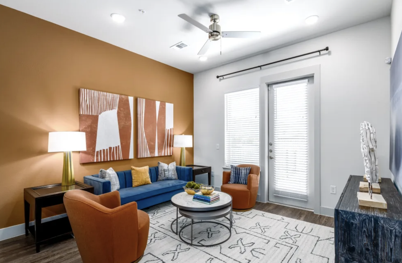 651 University Boulevard - Photo 4 of 10