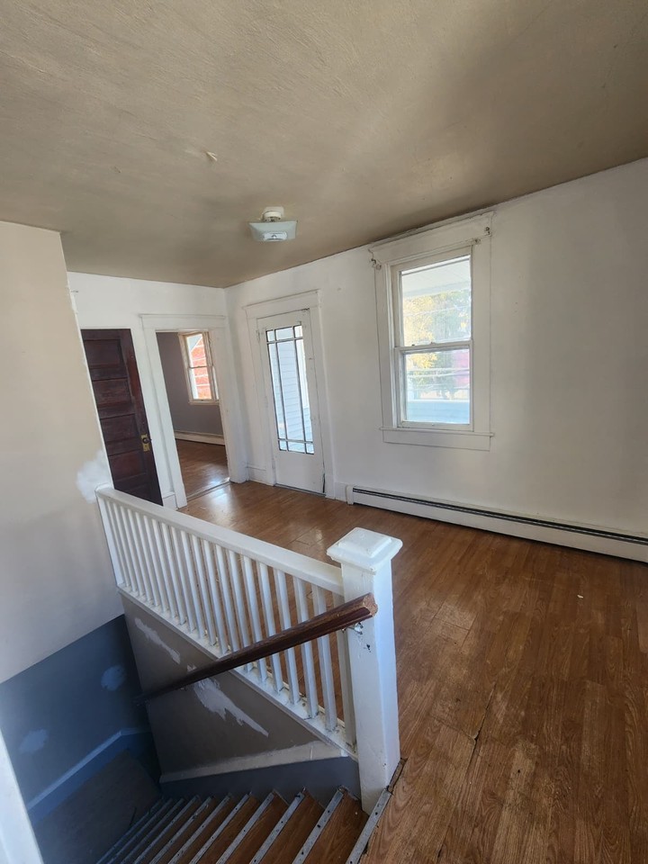 589 Mercer Ave #2 - Photo 5 of 12
