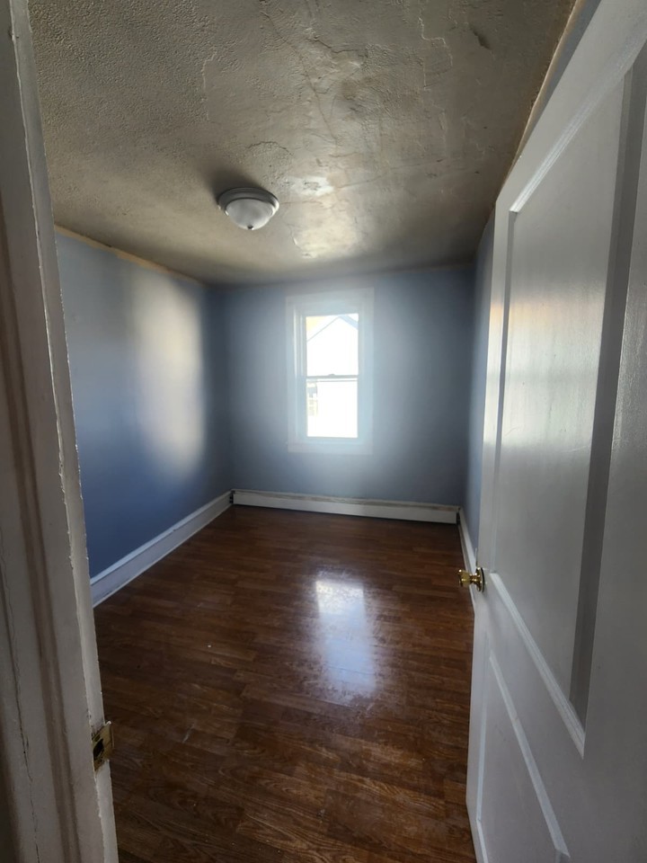 589 Mercer Ave #2 - Photo 7 of 12
