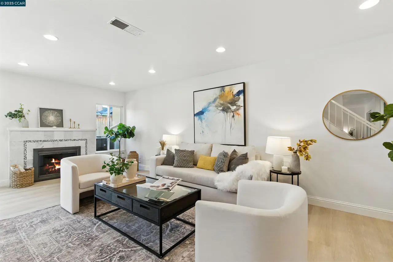 208 Siskiyou Ct #NA - Photo 3 of 18