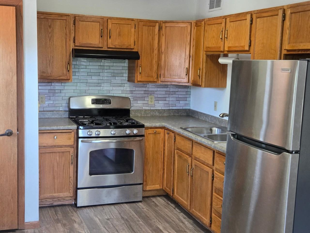 979 Victoria St N #NA - Photo 2 of 4