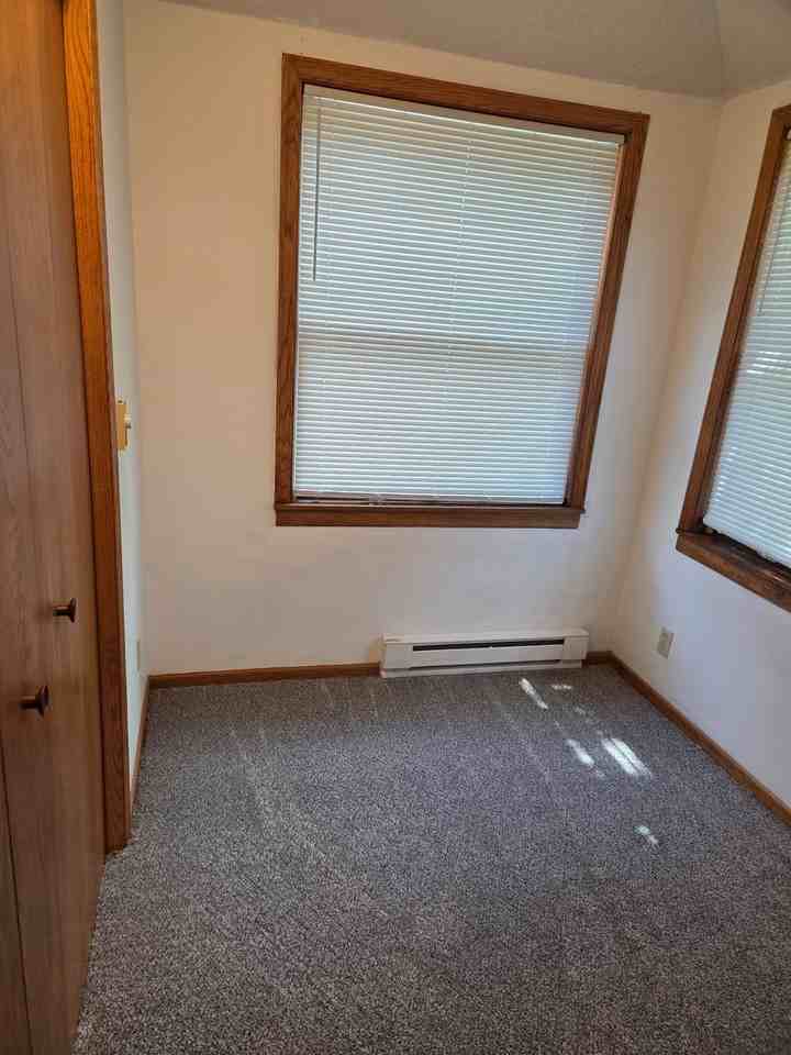 979 Victoria St N #NA - Photo 3 of 4