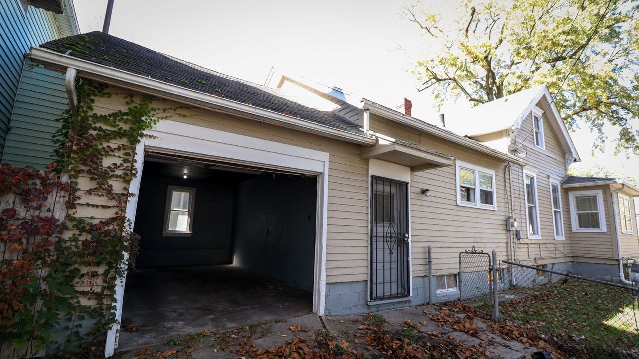 401 Western Ave - Photo 3 of 18