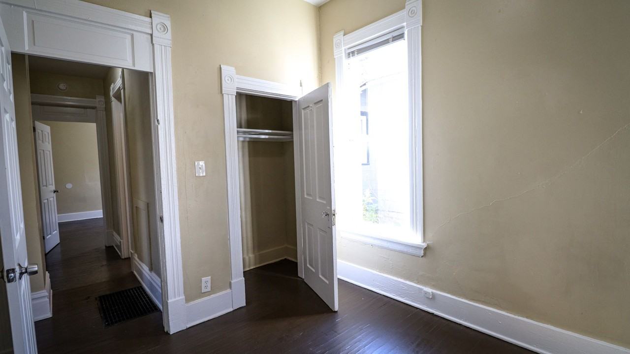 401 Western Ave - Photo 7 of 18