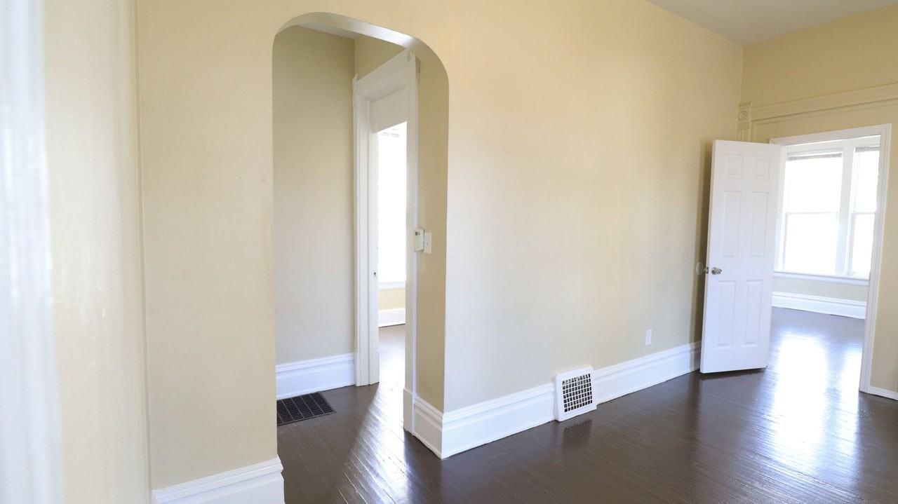 401 Western Ave - Photo 3 of 18