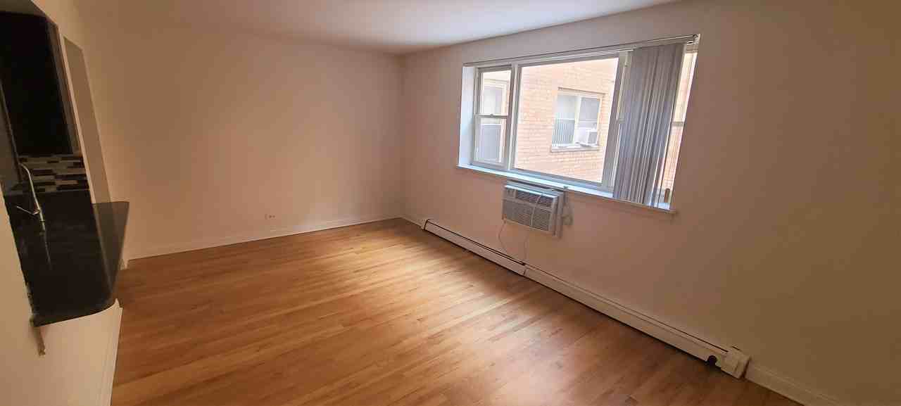 W Grace St & N Pine Grove Ave #304 - Photo 4 of 9