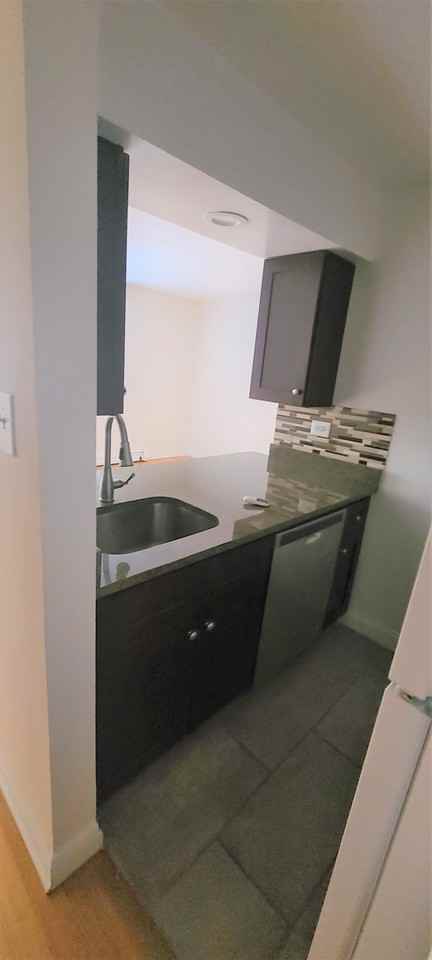 W Grace St & N Pine Grove Ave #304 - Photo 5 of 9