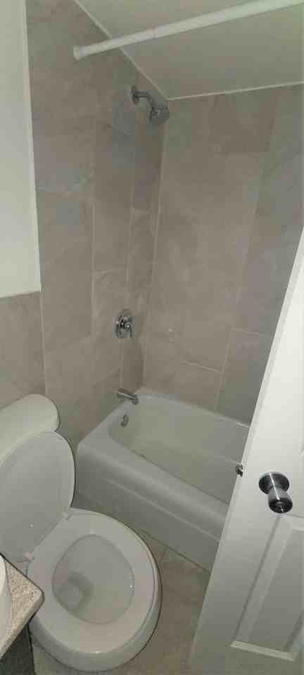 W Grace St & N Pine Grove Ave #304 - Photo 7 of 9