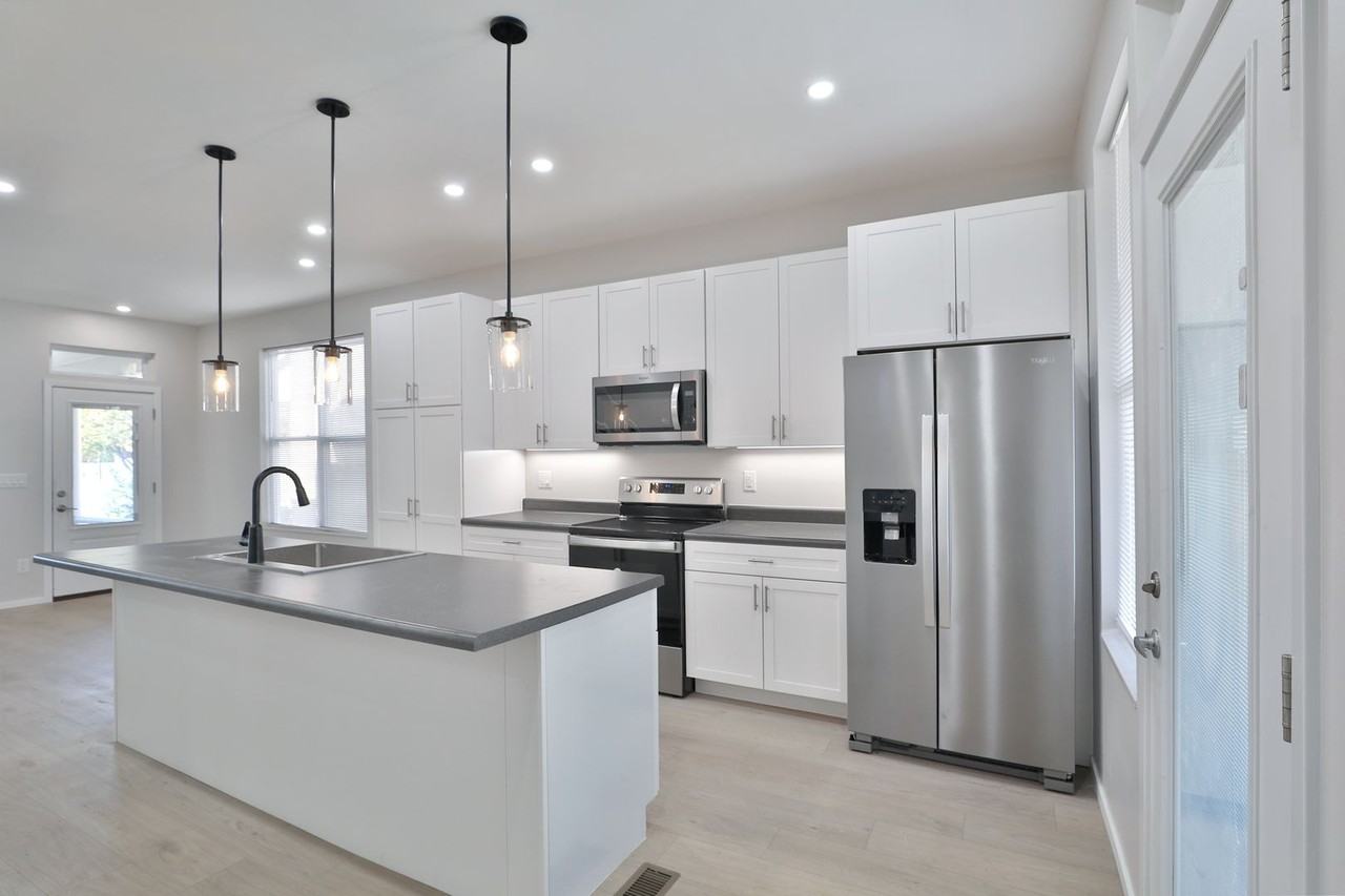 108 Hawkes Ave - Photo 2 of 34