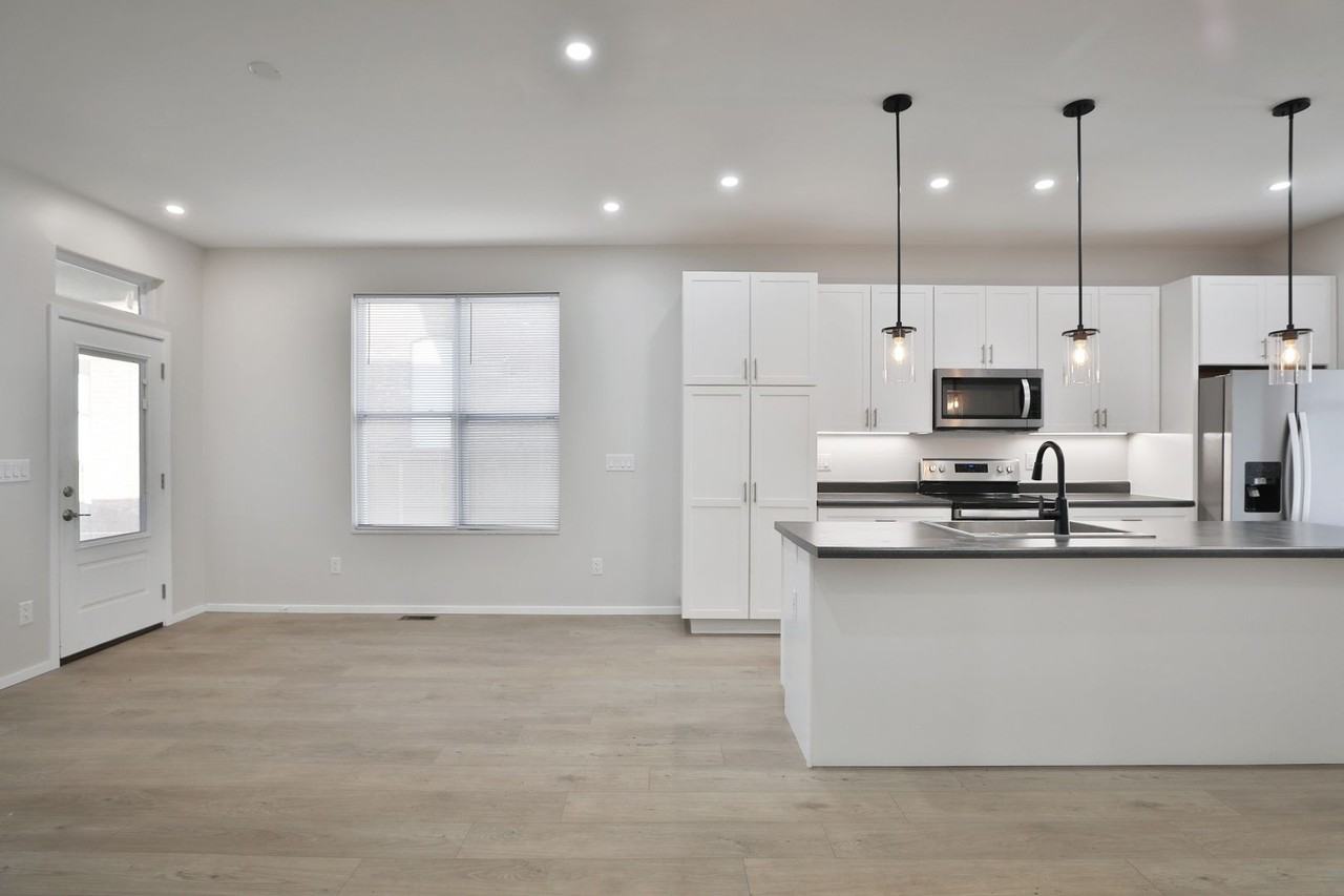 108 Hawkes Ave - Photo 3 of 34