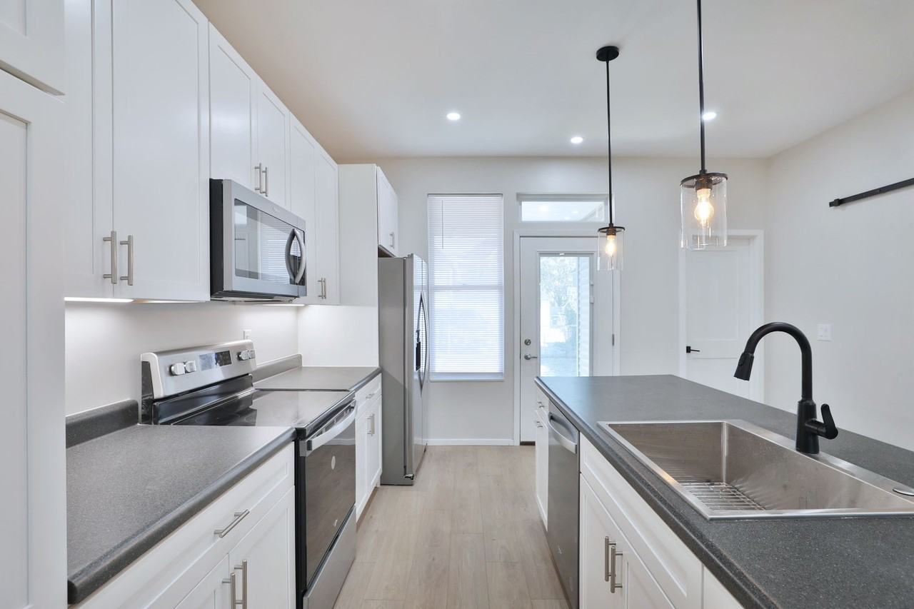 108 Hawkes Ave - Photo 5 of 34