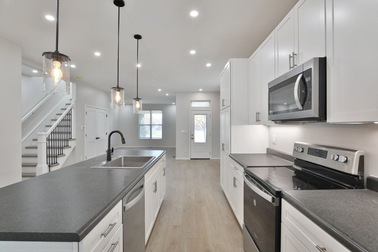 108 Hawkes Ave - Photo 6 of 34