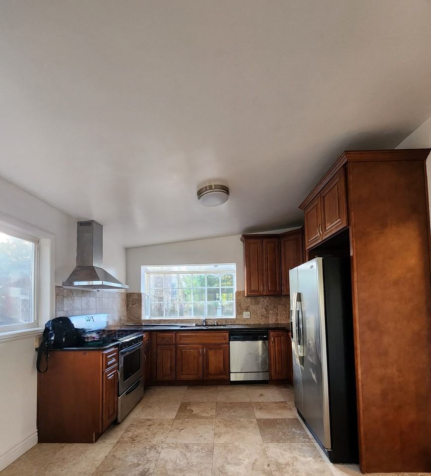 1208 Lincoln Avenue - Photo 3 of 20